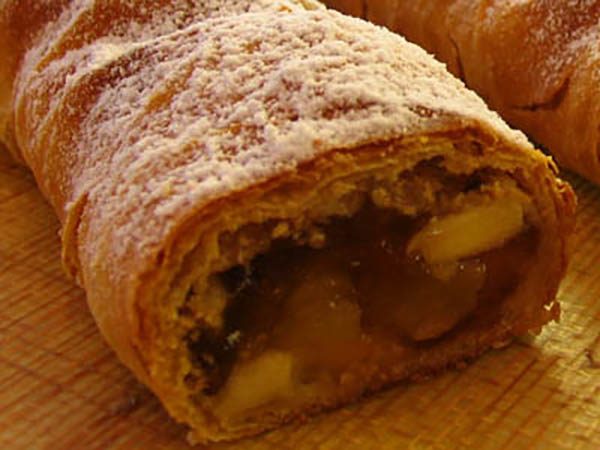 bennisons-bakery-Apfelstrudel-01 Picture of traditional Apfelstrudel