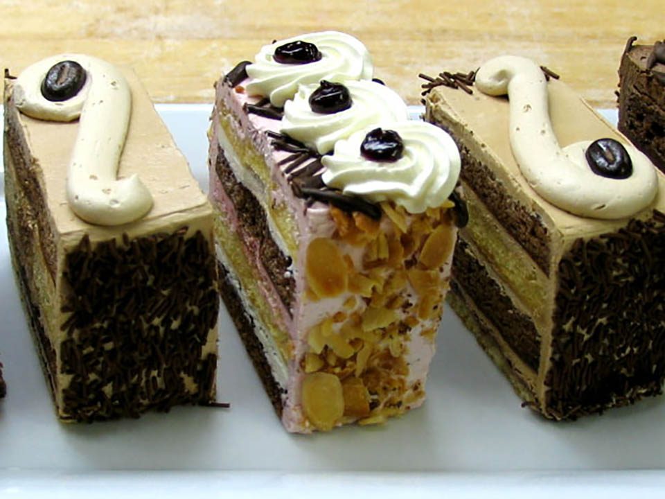 bennisons-bakery-sweets-pastry-slices