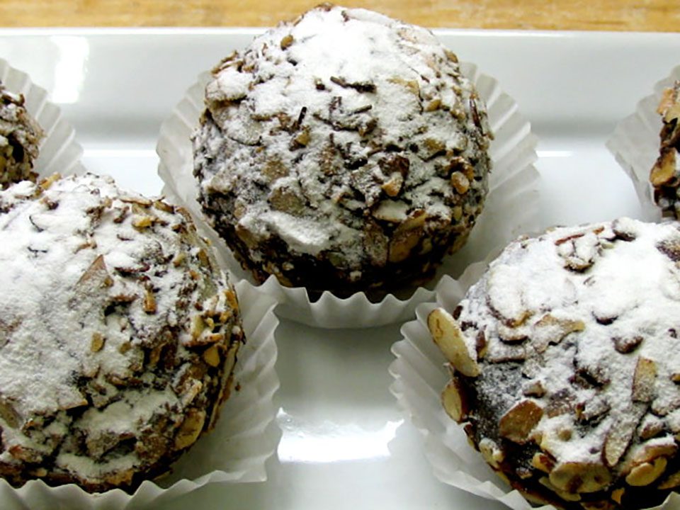 bennisons-bakery-sweets-rum-balls